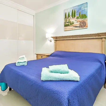 Luxury Altamira アパート アデヘ