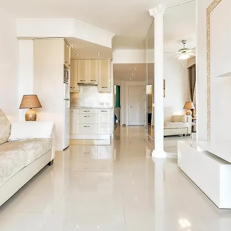 Luxury Altamira * 아데제